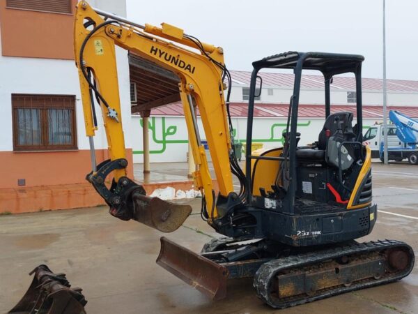2018 HYUNDAI R25Z-9AK CANOPY